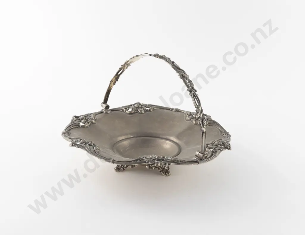 Wm IV S/S Circular Cake Basket Image 1++