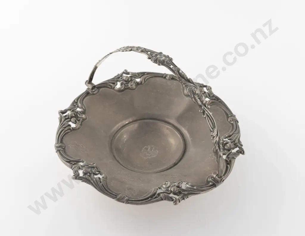 Wm IV S/S Circular Cake Basket Image 1++