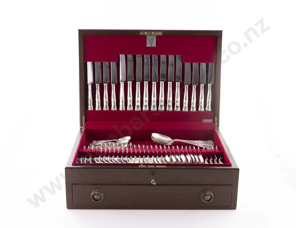 A Fine Quality QEII S/S 60 Piece Canteen Of Kings Pattern Cutlery Image 1++