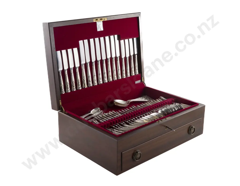 A Fine Quality QEII S/S 60 Piece Canteen Of Kings Pattern Cutlery Image 1++