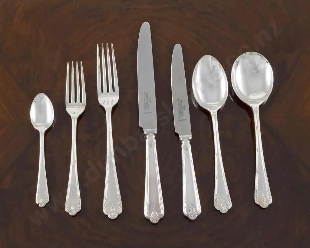 A Fine Quality QEII 87 Piece Canteen Of Cutlery By Roberts & Belk Ltd Image 1++