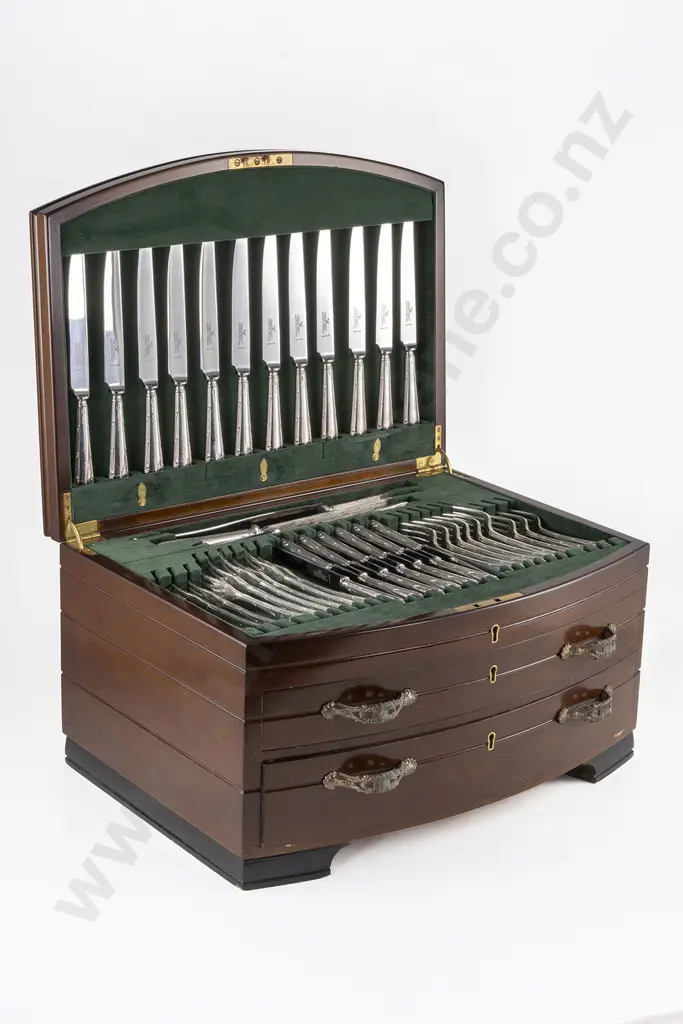 A Fine Quality QEII 87 Piece Canteen Of Cutlery By Roberts & Belk Ltd Image 1++