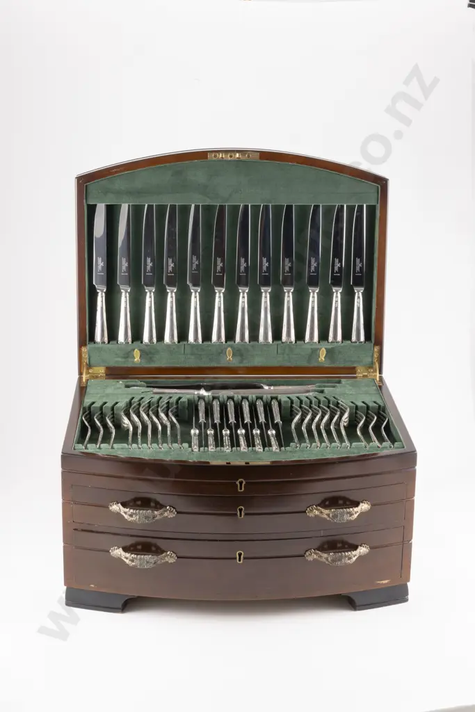 A Fine Quality QEII 87 Piece Canteen Of Cutlery By Roberts & Belk Ltd Image 1++