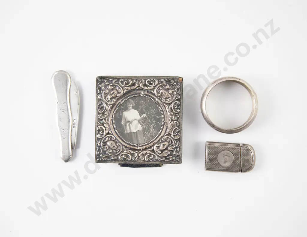 S/S Pocket Knife with Embossed Photo Framed Napkin Ring and Vesta Image 1++