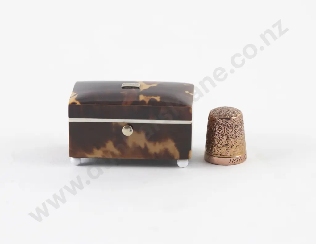 Dorcas 9ct Steel Lined Thimble and Victorian Tortoiseshell Trinket Box Image 1++