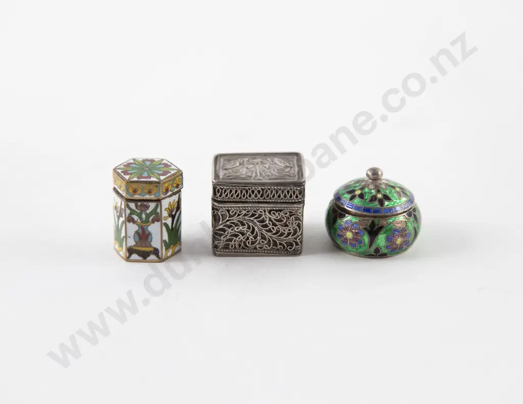 Silver Embossed and Filigree Pill Box Image 1++