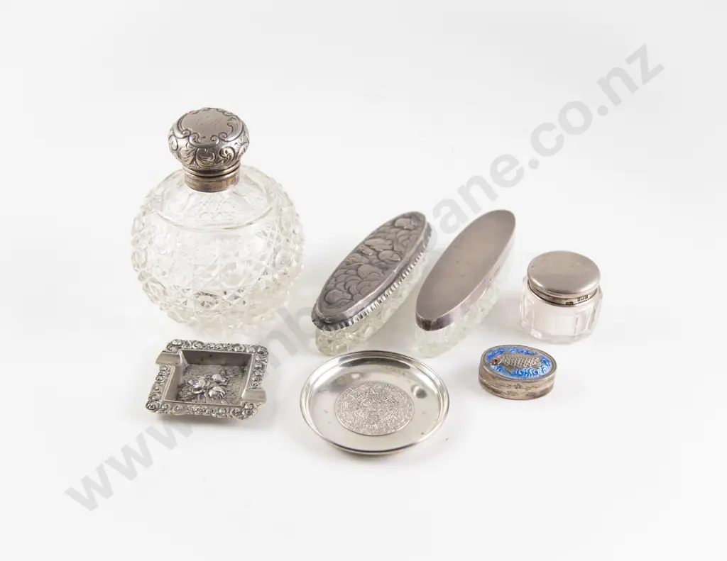 Seven Various S/S Vanity Items Image 1++