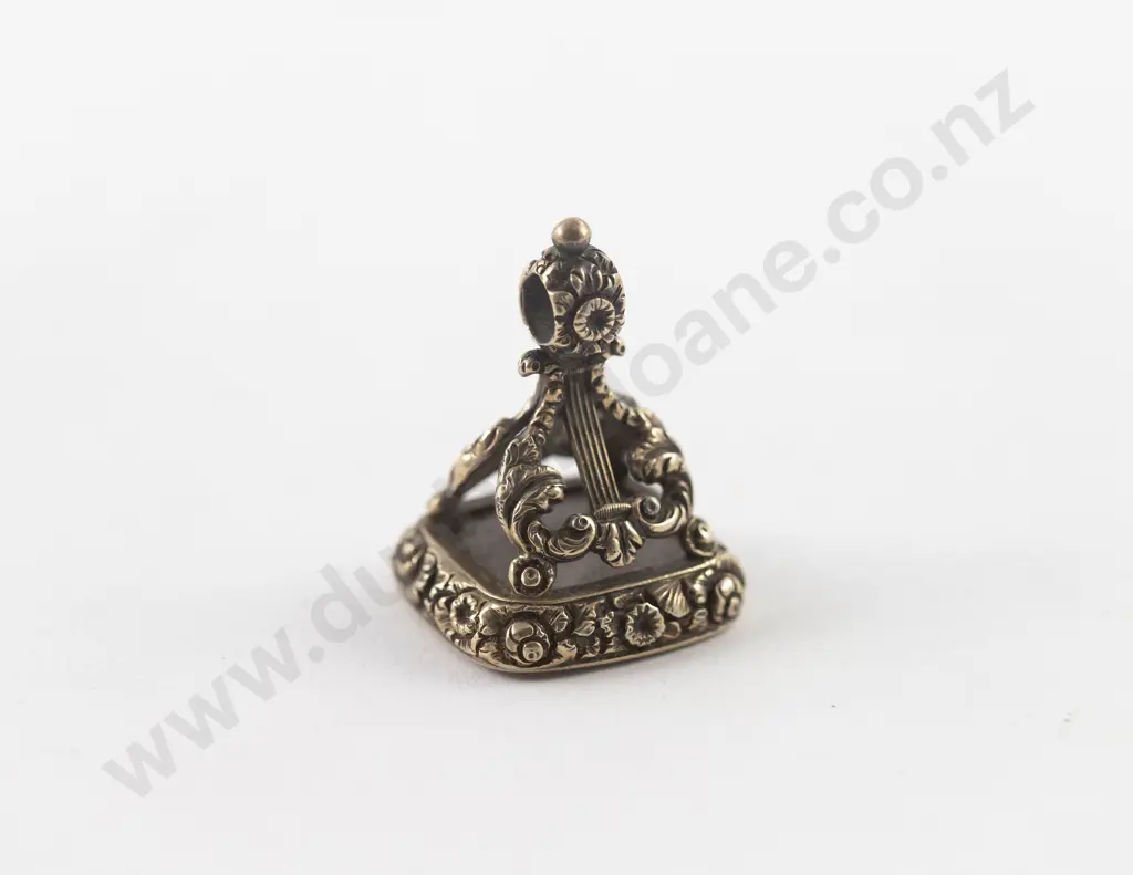 Large Victorian Ornate 9ct Gold Seal Fob Image 1++