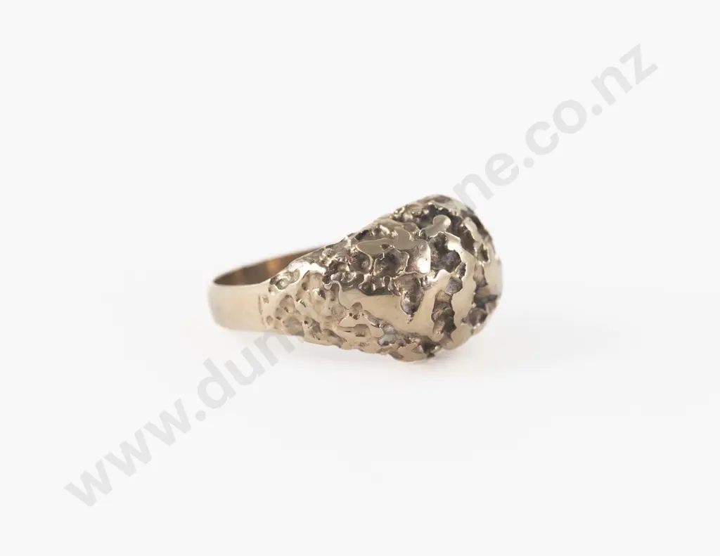 9ct Fancy Domed Band Ring Image 1++