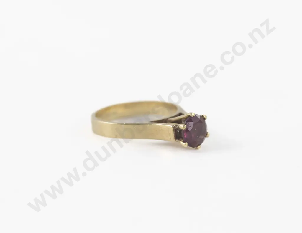18ct Single Stone Almandine Garnet Ring Image 1++