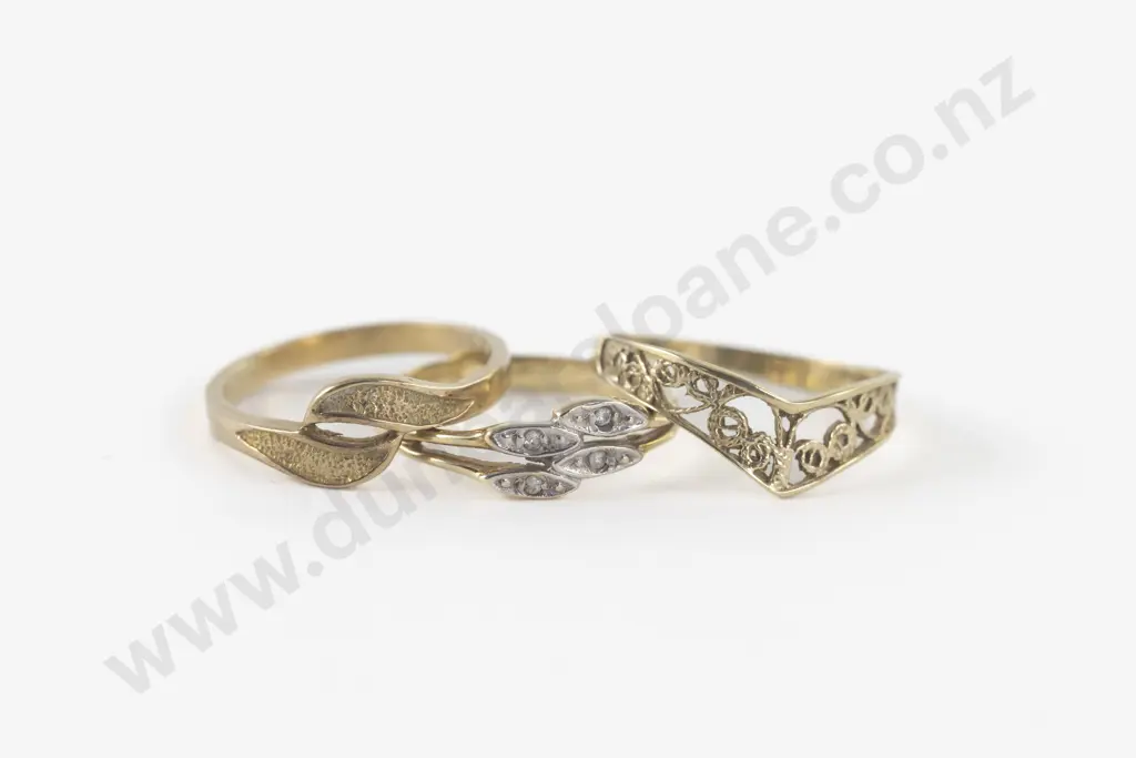 Three 9ct Rings Image 1++