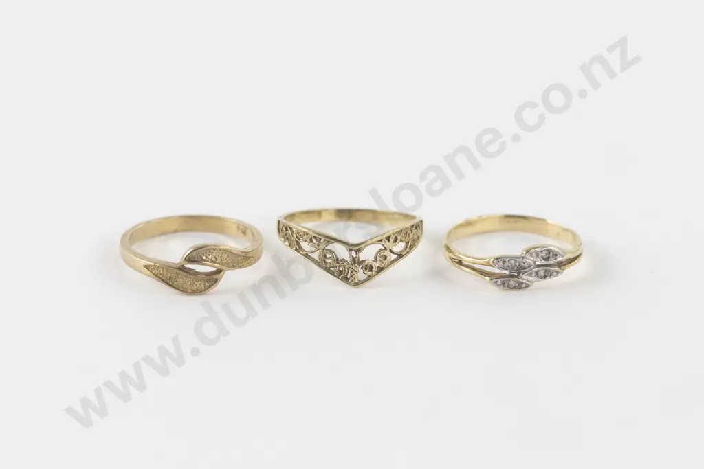 Three 9ct Rings Image 1++