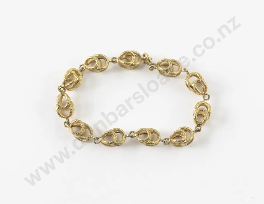 18ct Fancy Curb Link Bracelet Image 1++