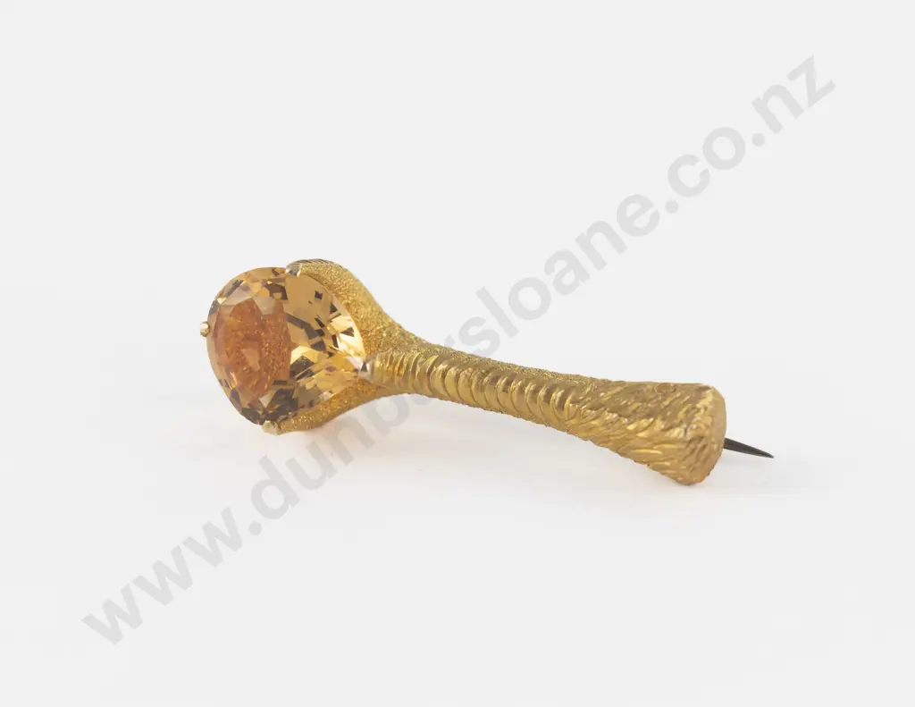 18ct Single Stone Orange Topaz Claw Brooch Image 1++