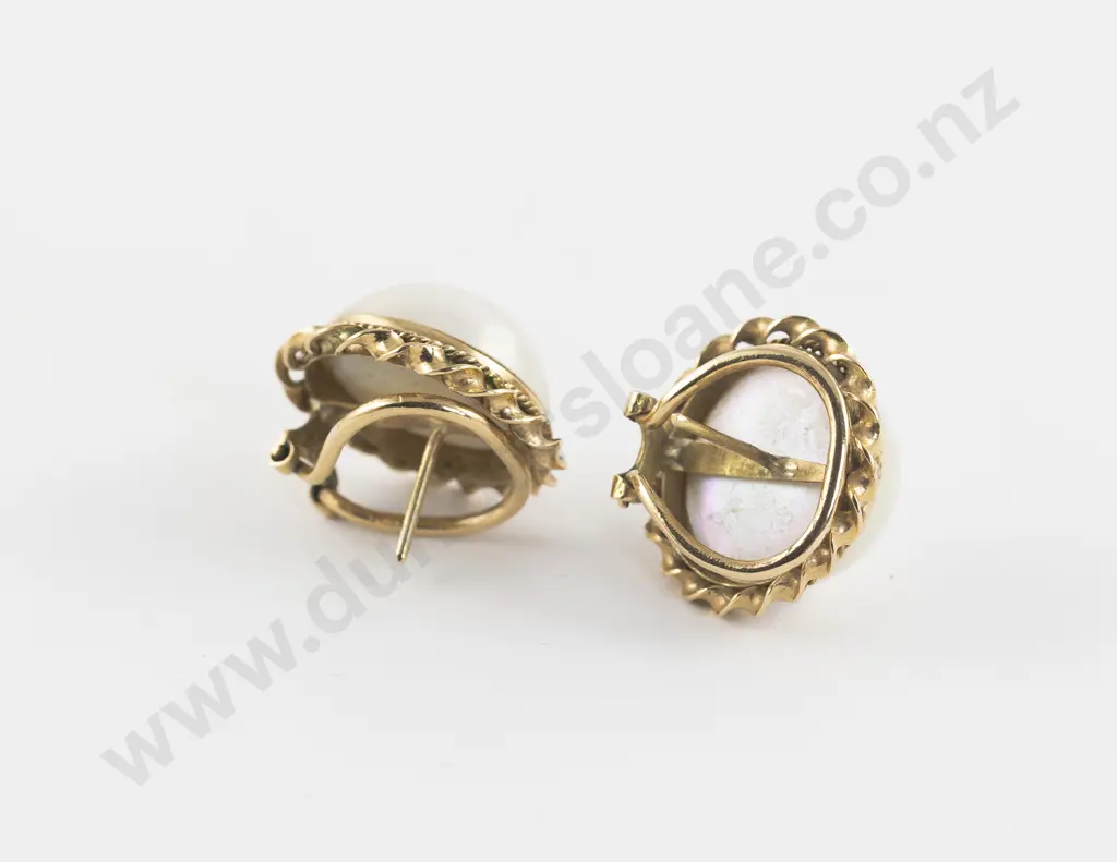 Pair 14ct Single Mabe Pearl Earrings Image 1++