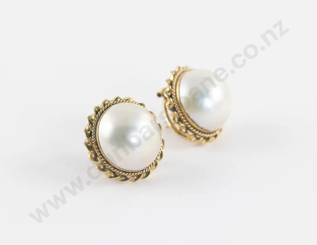 Pair 14ct Single Mabe Pearl Earrings Image 1++