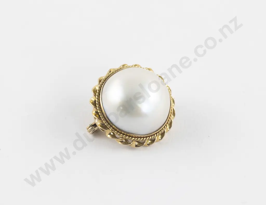 14ct Mabe Pearl Brooch Image 1++