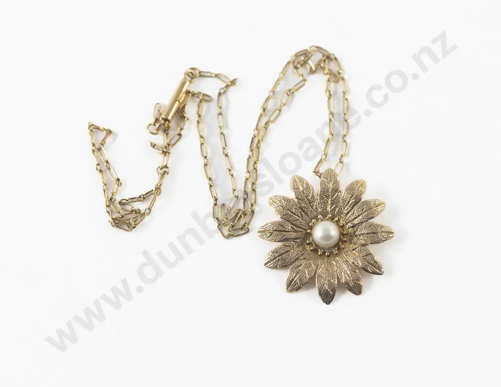 9ct Single Cultured Pearl Flower Head Pendant on 9ct Chain Image 1++