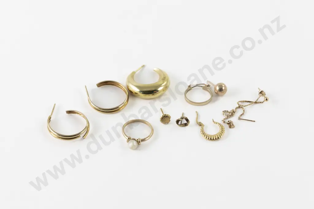9ct Odd Earrings (Scrap) Image 1++