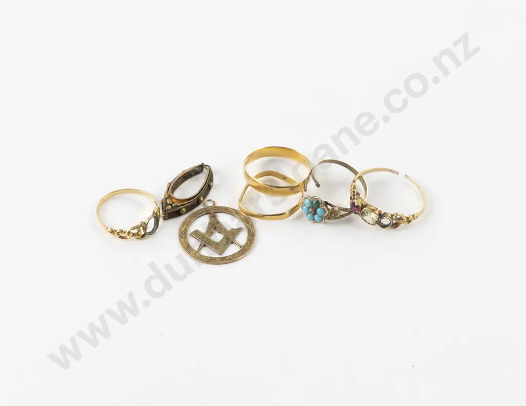 18ct & 22ct Plain Wedding Bands with Various 14ct Gold (scrap) Image 1++