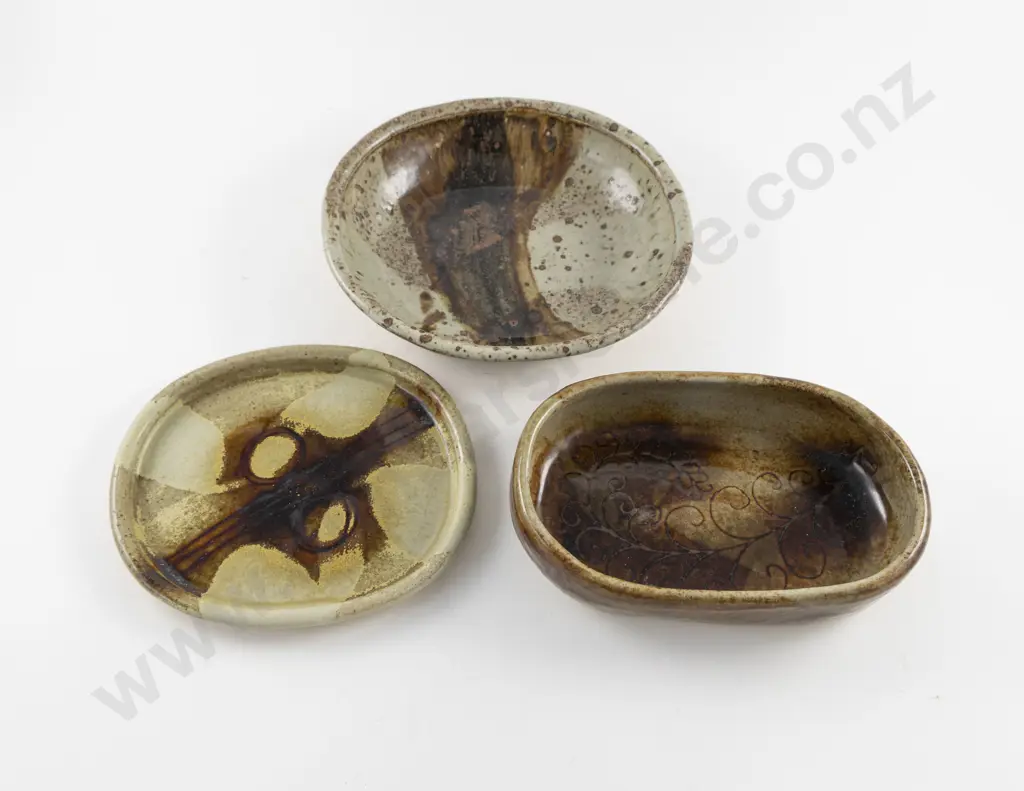 Three NZ Pottery Serving Dishes Image 1++