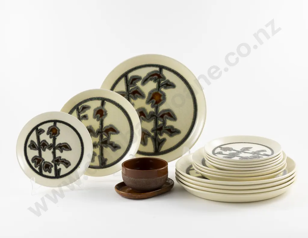 Crown Lynn Dinnerware Image 1++
