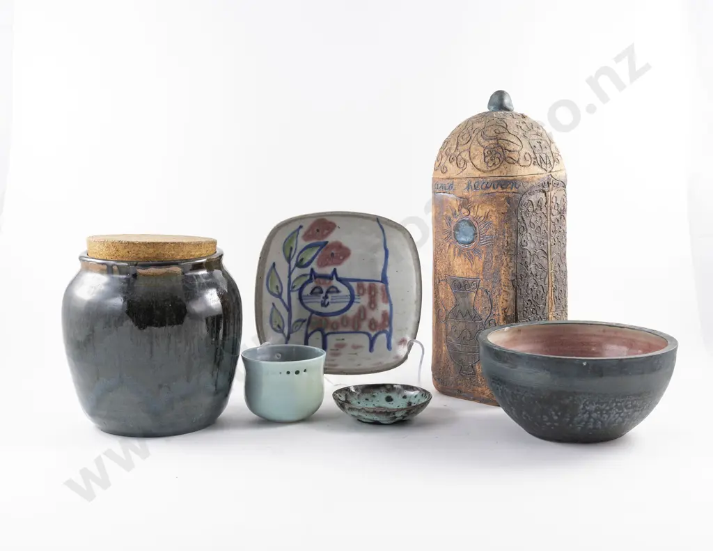 Six Pieces Assorted NZ Pottery Image 1++