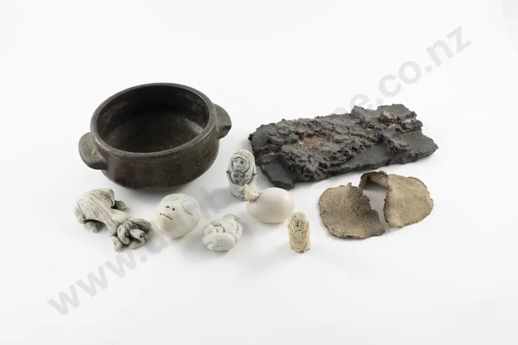 Nine Assorted Pottery Items Image 1++