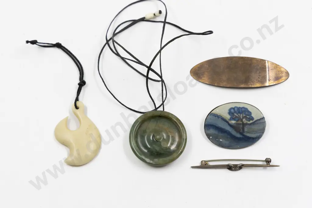 Four Pieces Assorted Jewellery Image 1++