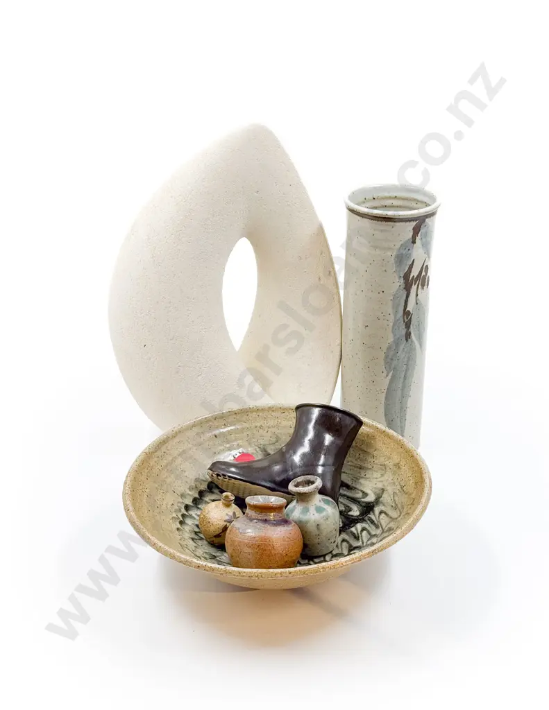 Qty of Assorted NZ Pottery incl Lut Herman Pottery Form Image 1++