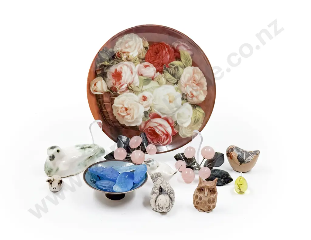 Qty of Assorted Animal Ornaments Etc. Image 1++