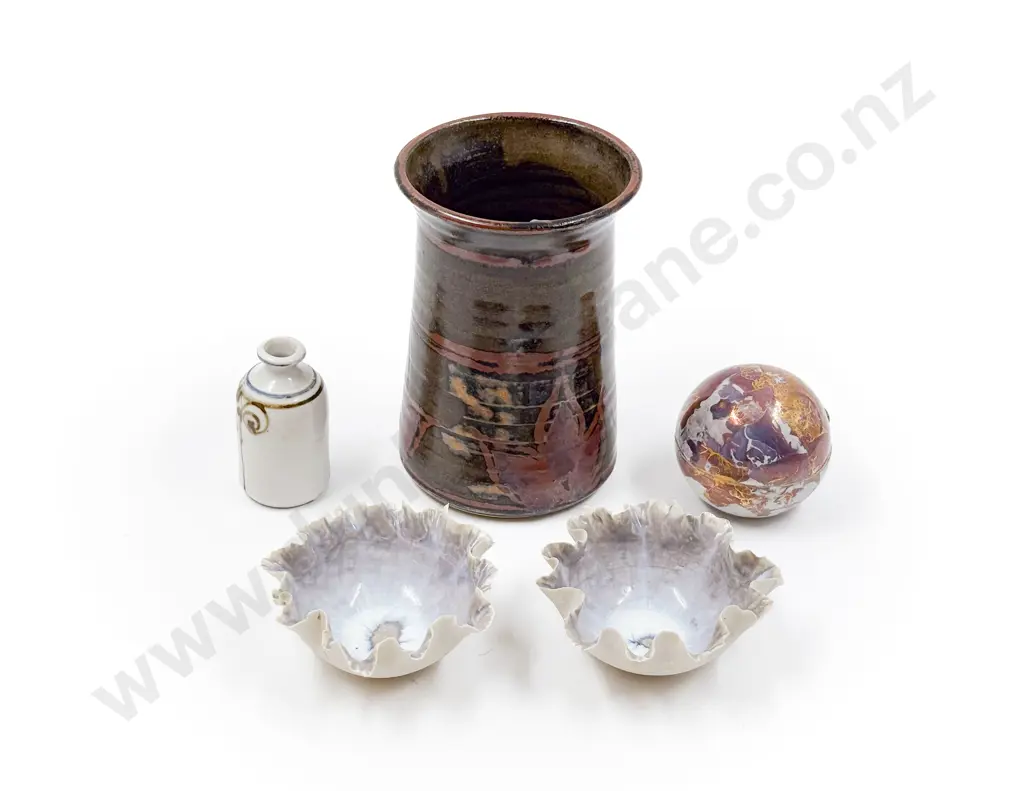 Small Qty of Assorted NZ Pottery Image 1++