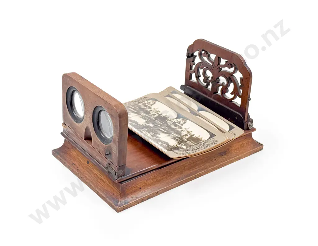 Vintage Stereoscope Stand with Slides Image 1++