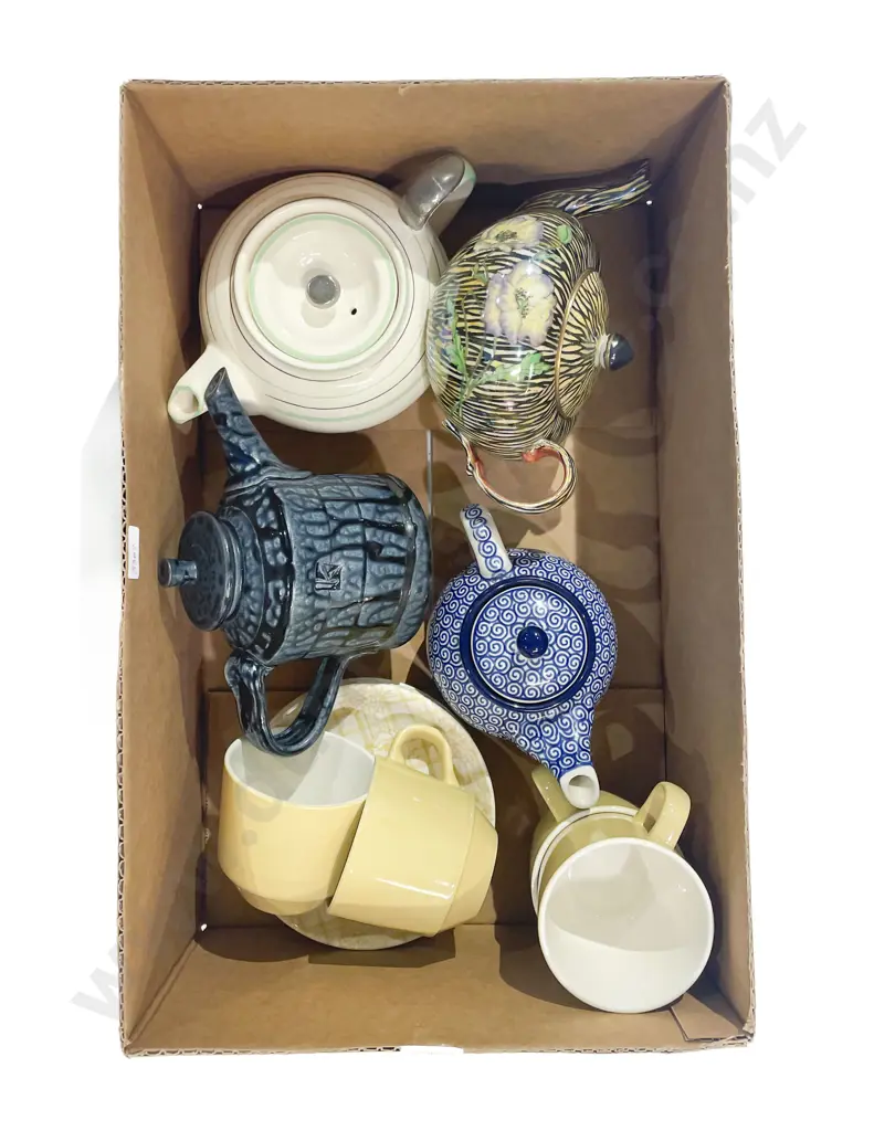 Qty of Assorted Teapots together with Crown Lynn Stoneware Image 1++