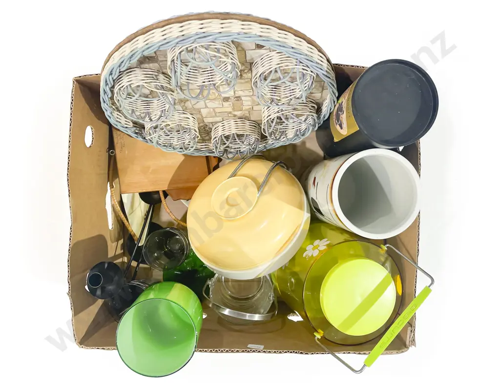 Qty of Assorted Vintage Kitchenware and Ornaments etc. Image 1++
