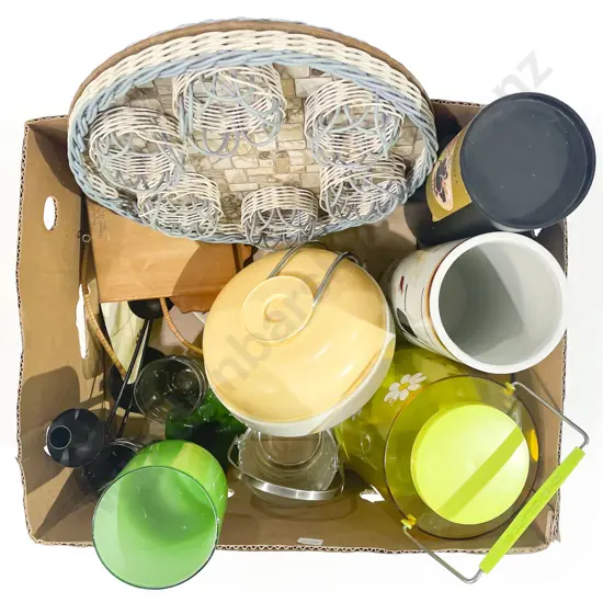 Qty of Assorted Vintage Kitchenware and Ornaments etc.
