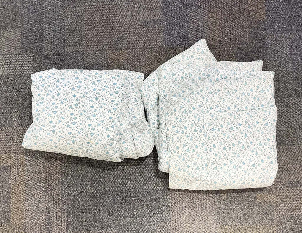 Qty of Assorted Linen and Travel Blankets etc. Image 1++