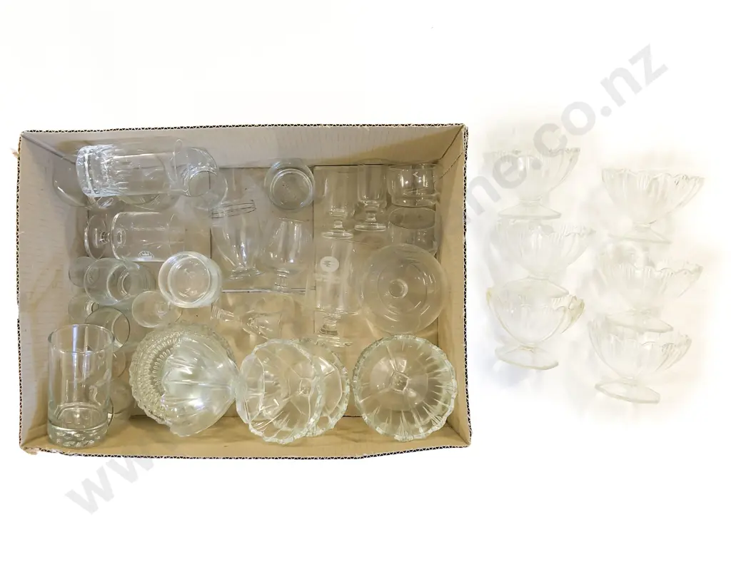 Qty of Assorted Glassware Image 1++