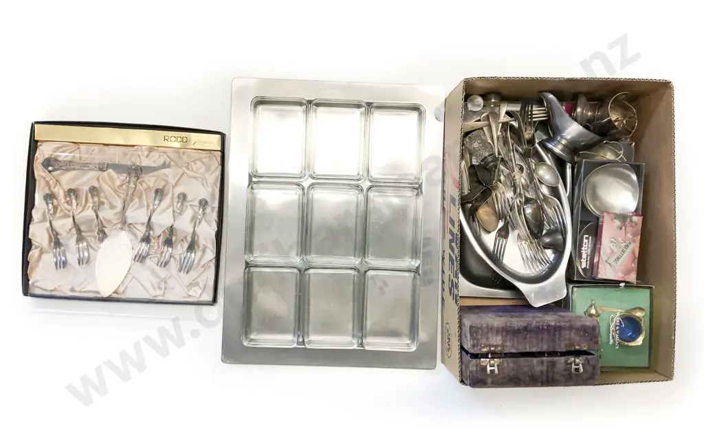 Qty of Assorted S/P together with Cutlery and Hors d'œuvre Tray Image 1++