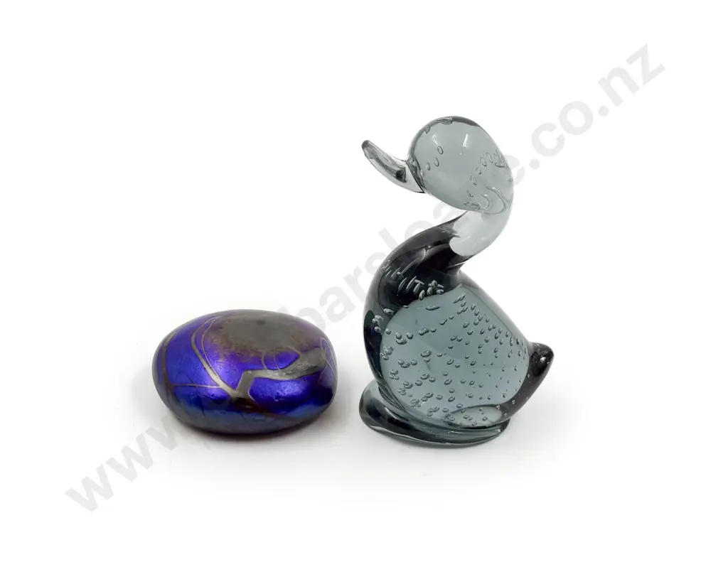 Whitefriars Duck together with Unsigned Gary Nash Paperweight Image 1++