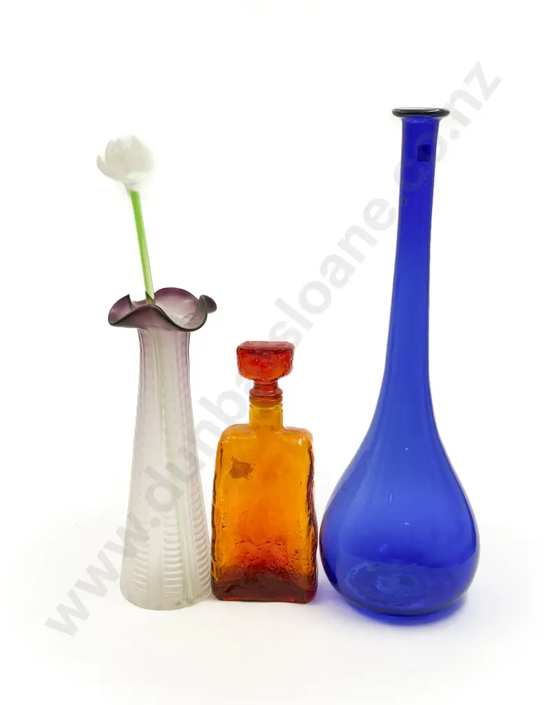 Qty of Assorted Coloured Glass Image 1++