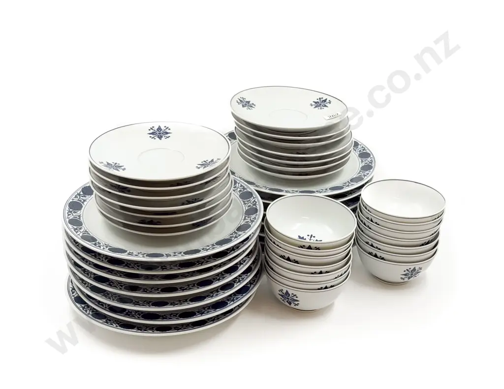 Qty of Assorted Blue and White China Image 1++