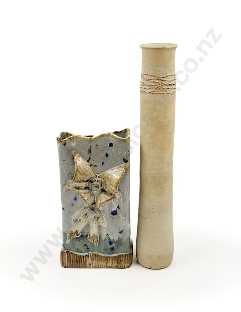Two NZ Pottery Vases Image 1++