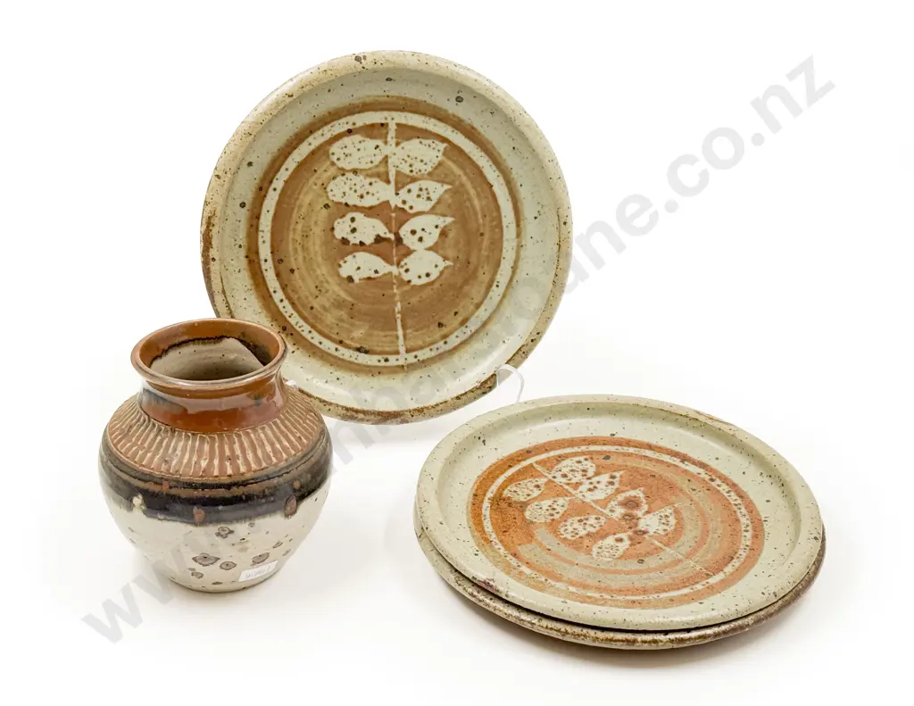 Four Pieces of NZ Pottery Image 1++