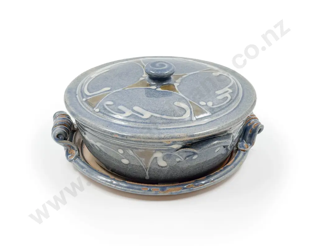Two Pieces of NZ Pottery Image 1++