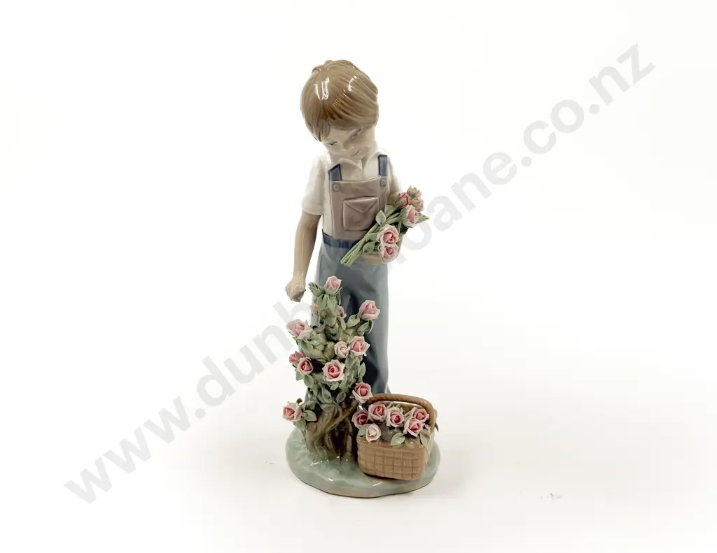 Lladro Gardening Figure Image 1++