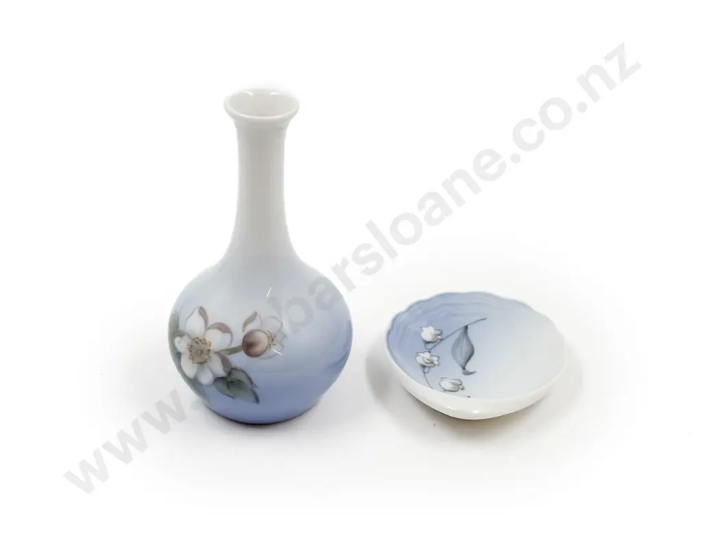 B&G Vase and Small Dish Image 1++