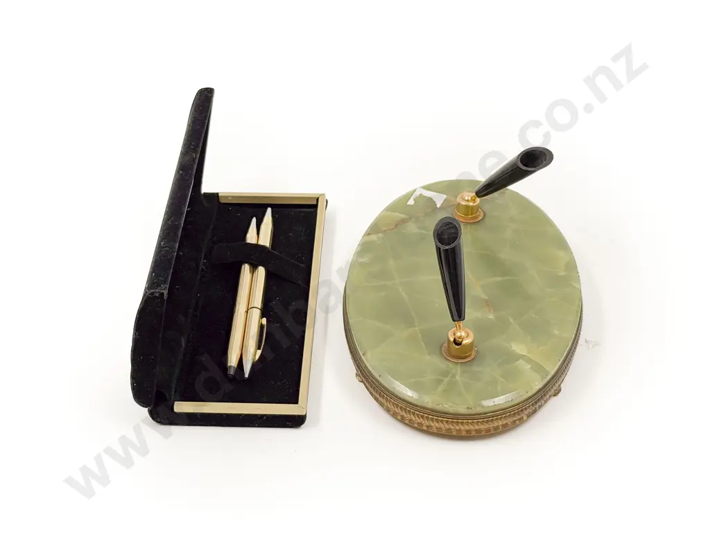 Vintage Parker Pen Stand and Pens in Case Image 1++