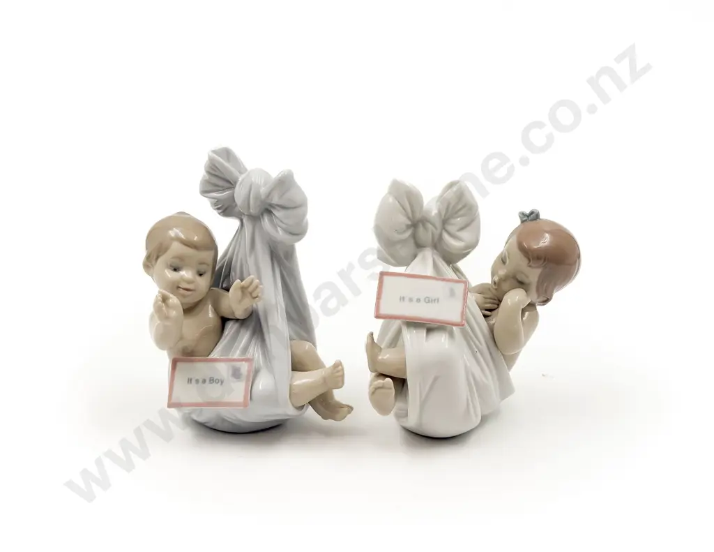 Two Lladro Figures "It's a Boy" and "It's a Girl" Image 1++