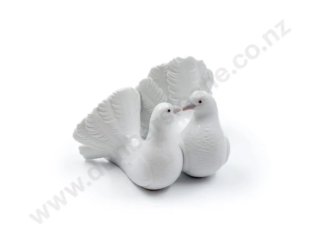 Lladro Figure "Couple of Doves" Image 1++